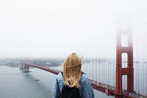 san francisco woman facing Golden Gate Bridge golden gate bridge
